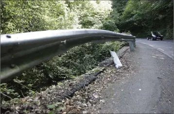  ??  ?? The damaged safety barrier at 21 bends.