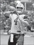  ?? AP/TONY GUTIERREZ ?? Autographs by Dallas Cowboys quarterbac­k Dak Prescott for memorabili­a companies are being created by a machine, industry experts suspect.