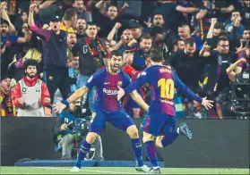  ?? FOTO: MANEL MONTILLA ?? Leo Messi y Luis Suárez, celebrando uno de los goles al Real Madrid