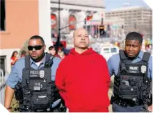  ?? ?? La policía arrestó a varias personas el día de incidente en Kansas City.