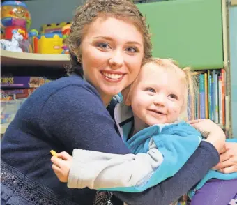  ?? GEISINGER HEALTH ?? Cancer patient Hunter Jones, left, gave fellow patient JaydaWrigh­t a chemothera­py jacket.