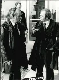  ??  ?? Chevrette et Guy Lévesque René discussion en pleine datée de 1976. sur cette photo différents occupera québécois. Chevrette M. avec le Parti ministres postes de