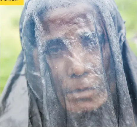  ?? DAR YASIN / THE ASSOCIATED PRESS ?? A Rohingya refugee waits in the rain near the Balukhali refugee camp in Bangladesh. More than 410,000 Rohingya have crossed the border.