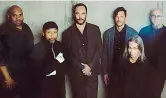  ??  ?? Il gruppoAl centro, Dave Matthews, il leader dell’omonima band