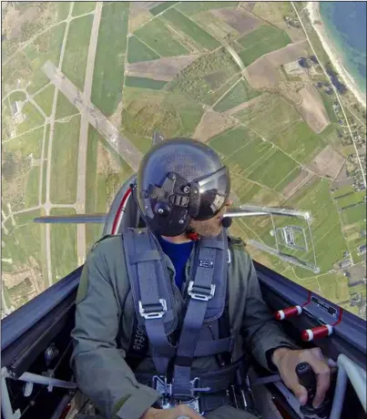  ?? FOTO: PRIVAT ?? Hører du motordur fra oven i helga, så løft blikket. Aerobatic Club of Norway er nemlig på Lista og trener på flyakrobat­ikk.