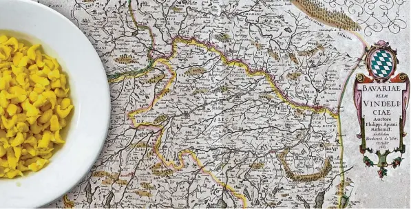  ??  ?? Auf älteren Karten wie obiger aus der Mitte des 17. Jahrhunder­ts endet Bayern dort, wo Spätzle gegessen werden. Schwaben (also der Teil zwischen Iller und Lech) kam erst 1806 durch Napoleon dazu – mit Auswir kungen auf Mentalität und Politik bis heute.