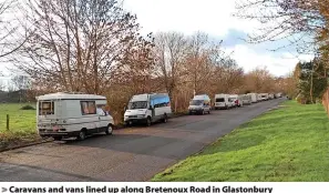  ?? ?? Caravans and vans lined up along Bretenoux Road in Glastonbur­y