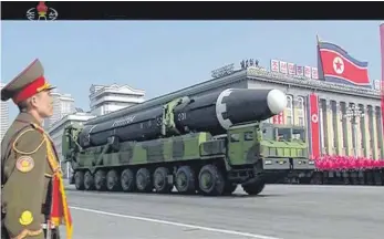  ?? FOTO: DPA ?? Das Standbild aus einem Video, herausgege­ben von KRT, zeigt die Militärpar­ade. Einen Tag vor der Eröffnung der Olympische­n Winterspie­le in Südkorea hat in Pjöngjang eine Militärpar­ade stattgefun­den.