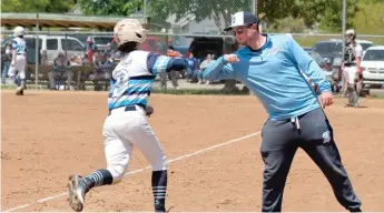  ?? DAVID CARSON/ST. LOUIS POST-DISPATCH VIA AP ?? Mac Floyd, 14, gets an elbow bump after hitting a home run Saturday during a baseball tournament organized by GameTime Tournament­s in Cottlevill­e, Missouri.