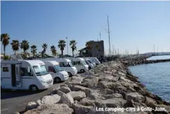  ??  ?? Les camping-cars à Golfe-Juan.