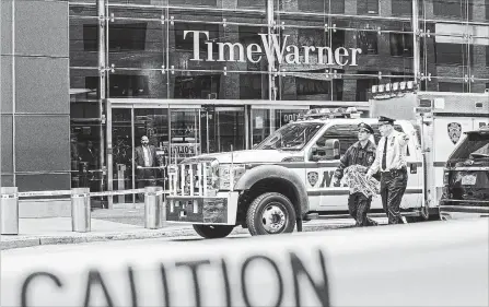  ?? JEENAH MOON NYT ?? Police outside the Time Warner Center in New York after the discovery of an explosive device at the CNN offices, Wednesday. Explosive devices were sent to former President Barack Obama and former Secretary of State Hillary Clinton, as well as to CNN‘s offices in New York.