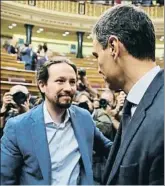  ?? EMILIA GUTIÉRREZ ?? Iglesias y Sánchez, al finalizar el pleno