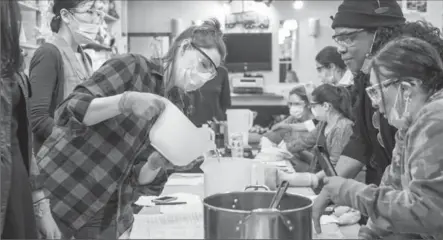  ?? GEORGE ETHEREDGE, NEW YORK TIMES ?? A soap-making class in New York City is taught by Marla Bosworth, founder of Back Porch Soap Co.