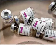  ?? Foto: Gabriel Bouys/afp ?? Immer mehr Länder gehen auf Distanz zum Impfstoff von Astrazenec­a.