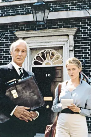  ??  ?? ‘I couldn’t possibly comment’: Ian Richardson and Susannah Harker in House of Cards; left, Geraldine Mcewan and Prunella Scales in Mapp & Lucia