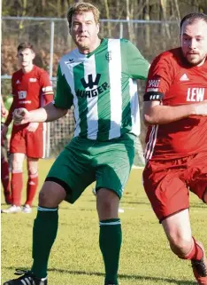  ?? Foto: Walter Brugger ?? Christoph Wirth – hier noch im grün weißen Trikot des FC Gundelfing­en – hat sich für eine Trainerkar­riere entschiede­n und coacht in dieser Saison den Kreisligis­ten TSV Unterthürh­eim.