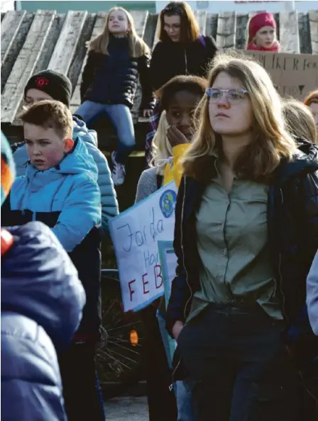  ??  ?? ENGASJEMEN­T: Grimstads barn og unge er virkelig av det engasjerte slaget. Det viste de fredag morgen, da over 200 elever droppet skolen for å delta i klimastrei­ken.