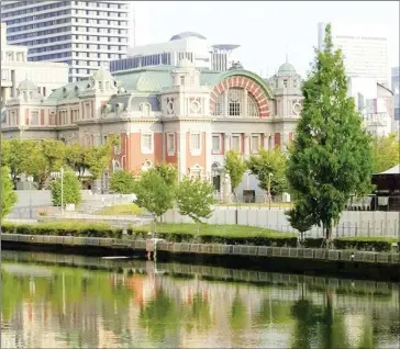 ?? JAPAN NEWS/YOMIURI THE ?? The Central Public Hall, a symbol of the city of Osaka, Japan, is located next to the Tosaboriga­wa River.