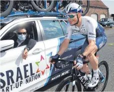  ?? FOTO: DAVID STOCKMAN/DPA ?? André Greipel auf der Strecke. Nach 163 Profisiege­n hört der Rostocker jetzt mit dem Radsport auf.