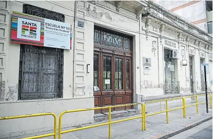  ?? ?? La Escuela N° 53 Bernardino Rivadavia, cerrada, como la mayoría de Rosario, ayer