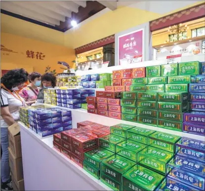  ?? PHOTOS PROVIDED TO CHINA DAILY ?? Visitors check out soap products from Shanghai Soap Co Ltd, during an expo for time-honored Chinese brands in Shanghai, in October 2020.