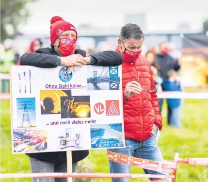  ??  ?? Bei der IG-Metall-Kundgebung am Freitag auf den Düsseldorf­er Rheinwiese­n