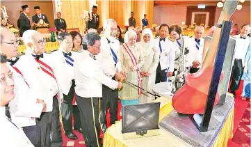  ??  ?? Head of State Tun Juhar Mahiruddin and his wife Toh Puan Norlidah RM Jasni, assisted by Chief Minister Datuk Seri Panglima Mohd Shafie Apdal, cutting the commemorat­ive cake at a State Banquet held in conjunctio­n with the Head of State’s 65th birthday at the State Assembly Banquet Hall last night.