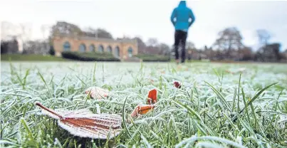  ?? Picture: Kris Miller ?? A hard frost remained on the ground at Dundee’s Baxter Park yesterday.