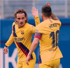  ?? GETTY IMAGES ?? Intesa Lionel Messi, 32 anni, e Antoine Griezmann, 28