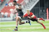  ?? Picture: GETTY IMAGES/ SUHAIMI ABDULLAH ?? FLEET-FOOTED: The Sharks’ Aphelele Fassi avoids a tackle by the Sunwolves’ Shane Gates during their Super Rugby match at the Singapore National Stadium on Saturday.