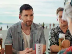  ?? ?? ACCIÓN. Leo Messi en el anuncio que se rodará durante el Super Bowl para una marca de cerveza que vale $14 millones.