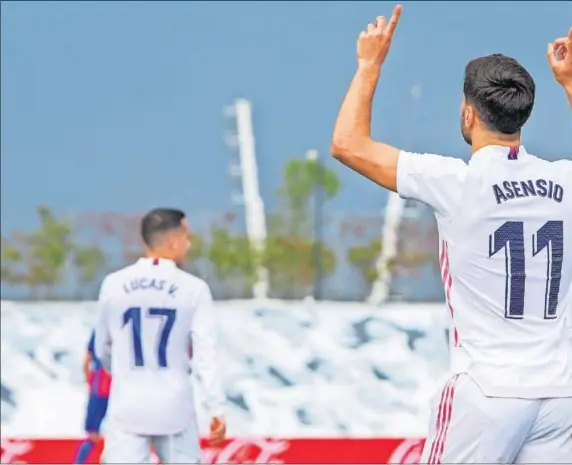  ??  ?? Asensio celebra el primer gol del Real Madrid en el tramo final del primer tiempo; el balear recibió de Casemiro y batió a Dmitrovic con la zurda.