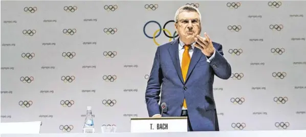  ?? BILD: SN/APA/AFP/MARTIN BERNETTI ?? Er hat schon bessere Tage gesehen: Thomas Bach muss bei der IOC-Session viele Problemfel­der überwachen.