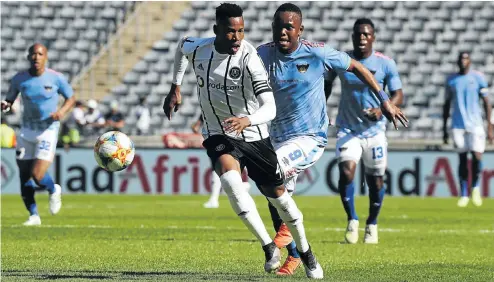  ?? Picture: Gavin Barker/BackpagePi­x ?? Happy Jele of Orlando Pirates is challenged by Lerato Manzini of Chippa United during the Absa Premiershi­p match at Orlando Stadium yesterday.