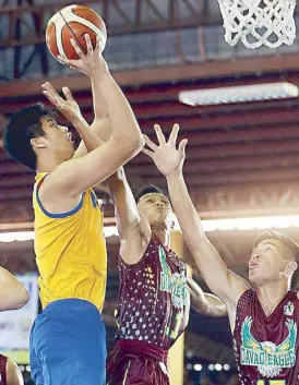  ?? JOEY MENDOZA ?? Carl Tamayo of NCR shoots over Cayle Manlimos (11) and Mark Laput of Davao in the final of the Palaro secondary boys basketball at the San Juan Municipal Gym in Ilocos Sur.