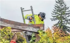  ?? FOTO: CHRISTIAN FLEMMING ?? Der Abbau der Gartenscha­u ist in vollem Gange