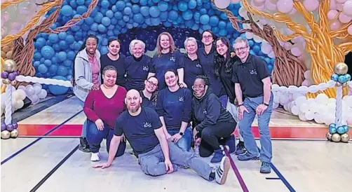  ?? ?? Sky high success Jacqui (back row, centre) with the team at the big balloon build in Birmingham’s Nechells wellbeing centre