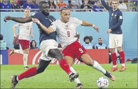  ?? Foto: efe ?? Braithwait­e debutó ayer en el Mundial en el partido entre Dinamarca y Francia