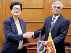  ??  ?? Sri Widowati, Country Director of ADB exchanging copies of the MOU with Dr. R.H.S. Samaratung­a, Secretary to the Treasury, Ministry of Finance and Mass Media