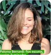  ??  ?? Paloma Bernardi: fios escuros, porém iluminados.