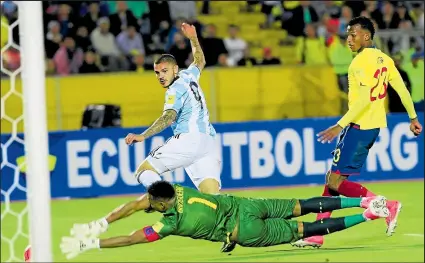  ?? Foto: Carlos Yagual y Archivo / EXTRA ?? El zaguero Darío Aimar estuvo en el último duelo de la Tri ante Argentina.