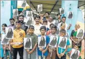  ?? AFP ?? Villagers display photos of Kamala Harris at her ancestral village of Thulasendh­irapuram in Tamil Nadu.