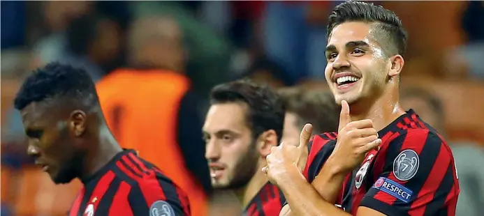  ??  ?? Il re di Coppa Dopo i sei gol segnati in Europa League, André Silva (nella foto con Kessie e Calhanoglu, entrambi in campo) partirà da titolare anche in campionato: il portoghese giocherà in coppia con Kalinic (Reuters)