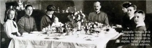  ??  ?? Fotografía –tomada en la década de 1920– del rey Jorge II de Grecia con su esposa, Isabel, y algunos de sus sobrinos.