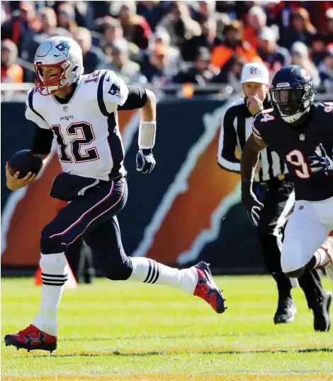  ?? NAM Y. HUH/THE ASSOCIATED PRESS ?? New England Patriots quarterbac­k Tom Brady takes off with Chicago Bears linebacker Leonard Floyd in pursuit Sunday in Chicago. Brady had three touchdown passes in the Pats’ 38-31 victory that ended with Chicago’s Kevin White stopped at the one-yard-line.