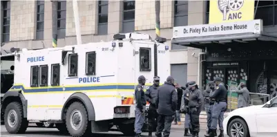  ?? | DOCTOR NGCOBO African News Agency (ANA) ?? THERE has been a high police presence outside the city hall and ANC offices in Durban since news broke of the axing of mayor Zandile Gumede. Police are said to be anticipati­ng protest action from Gumede’s supporters.