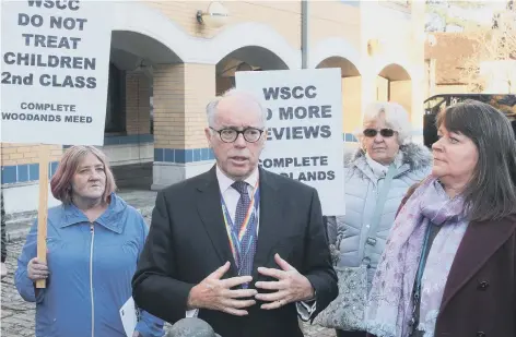  ?? ?? Cabinet member Nigel Jupp speaking to Woodlands Meed campaigner­s and parents back in December 2019