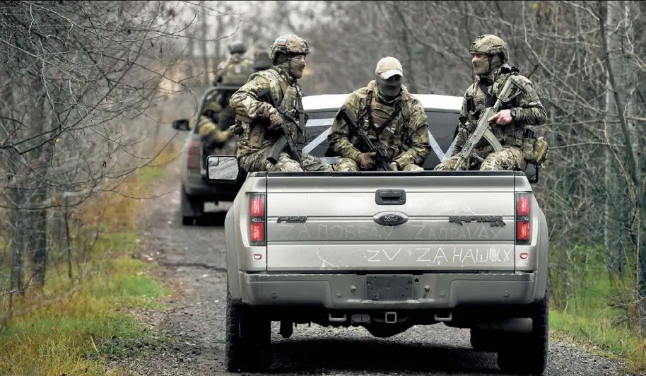  ?? ?? Russische Soldaten in der umkämpften ukrainisch­en Region Saporischs­chja.Nach Ansicht des Politologe­n Johannes Varwick ist Russland immer noch in der Lage, seine Kriegsziel­e »mit kaltem und langem Atem zu erreichen«.