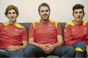  ?? FOTO: REFC ?? El selecciona­dor nacional, Momparler, junto a Cortina (izquierda) y Soler (derecha)
