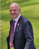  ?? ?? El presidente de la FIFA, Gianni Infantino, camina durante la Cumbre del “G20” en Bali, Indonesia.